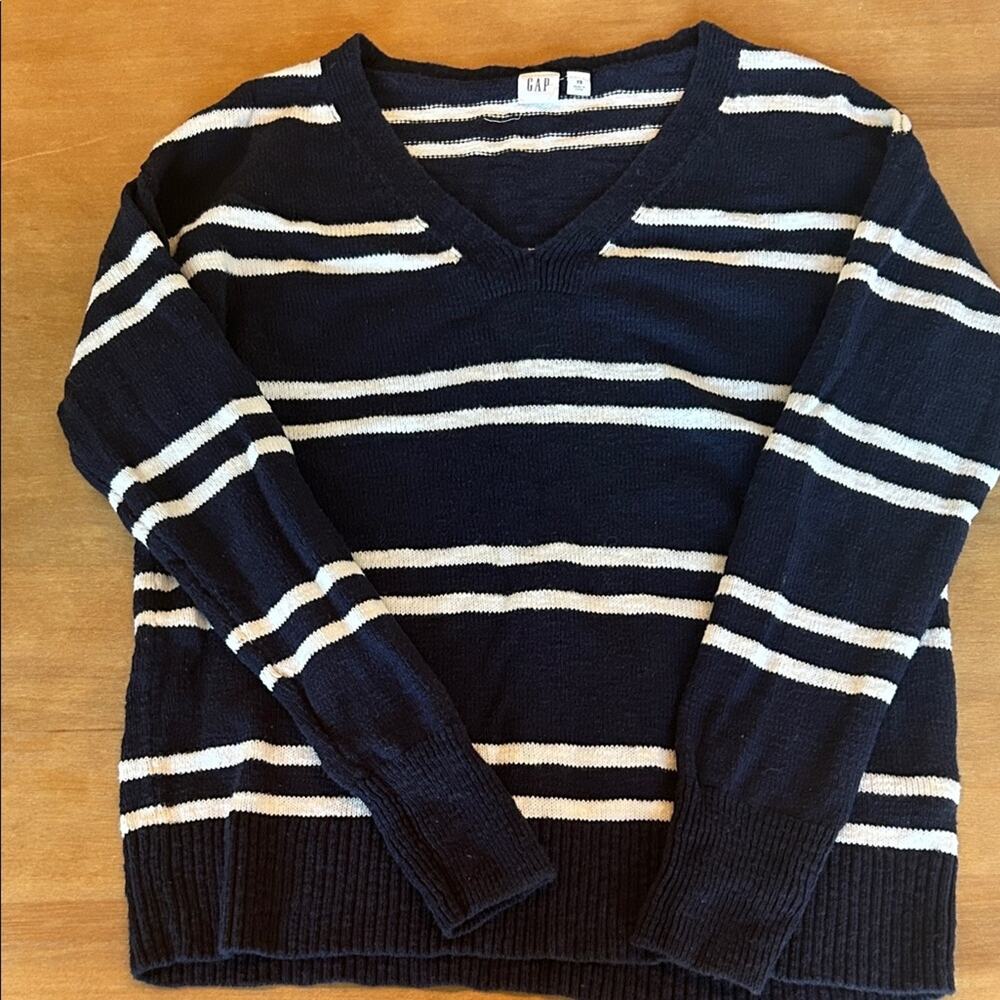 GAP Women's V-Neck Sweater in Navy and White Stripes